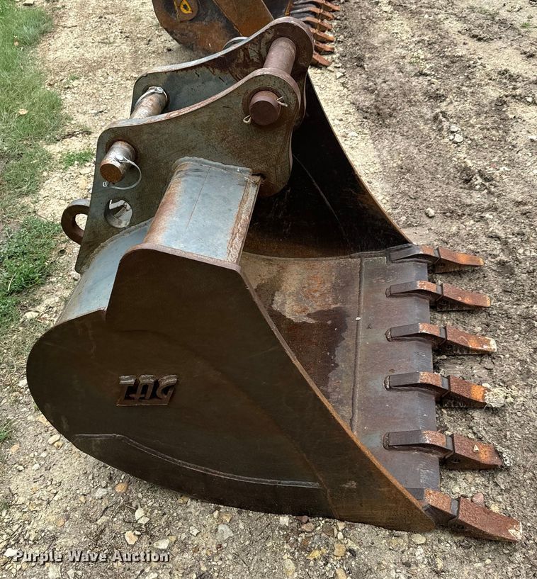 image for item MU9822 (4) backhoe buckets