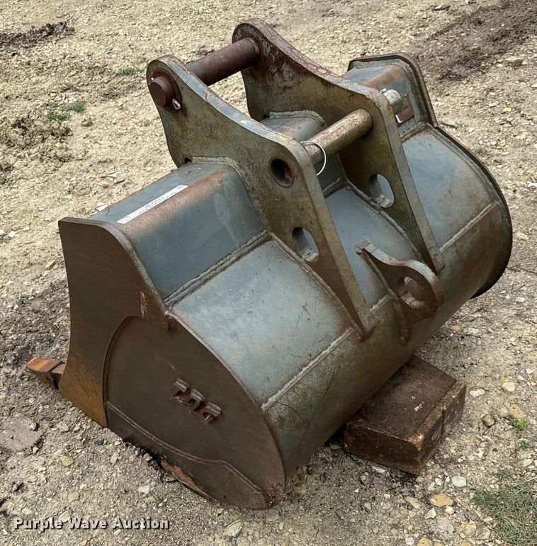 image for item MU9822 (4) backhoe buckets