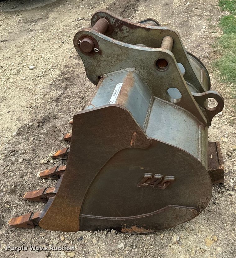 image for item MU9822 (4) backhoe buckets