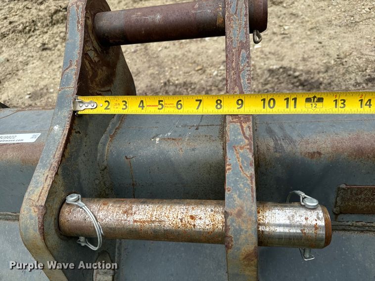 image for item MU9822 (4) backhoe buckets