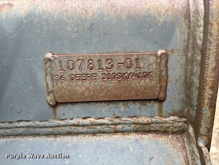 image for item MU9822 (4) backhoe buckets