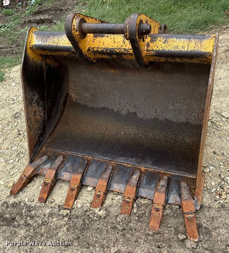 image for item MU9822 (4) backhoe buckets