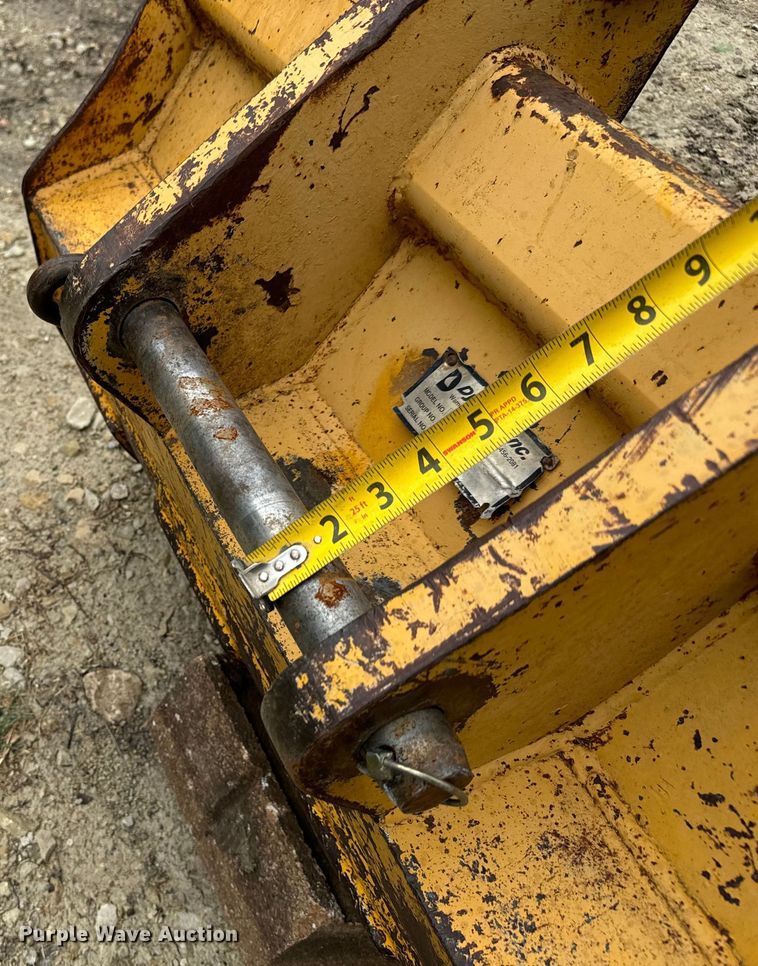 image for item MU9822 (4) backhoe buckets