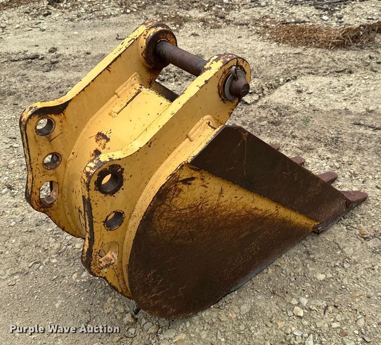 image for item MU9822 (4) backhoe buckets