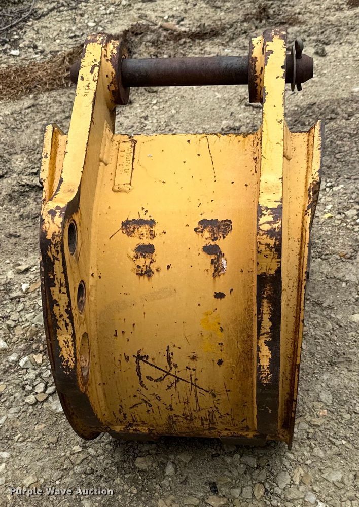 image for item MU9822 (4) backhoe buckets