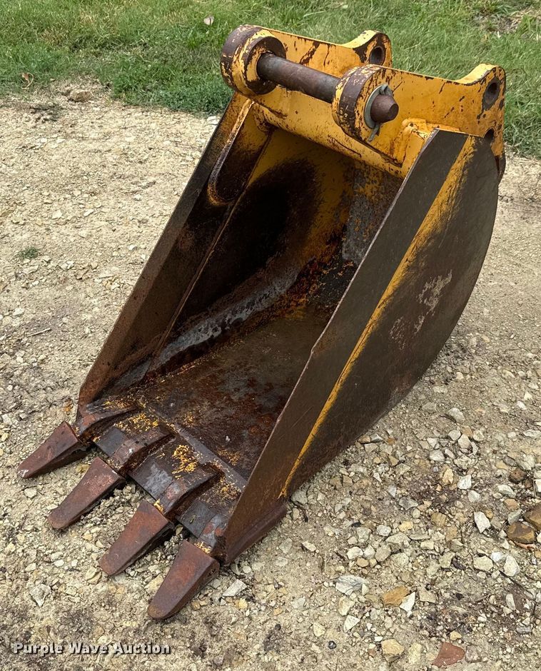 image for item MU9822 (4) backhoe buckets