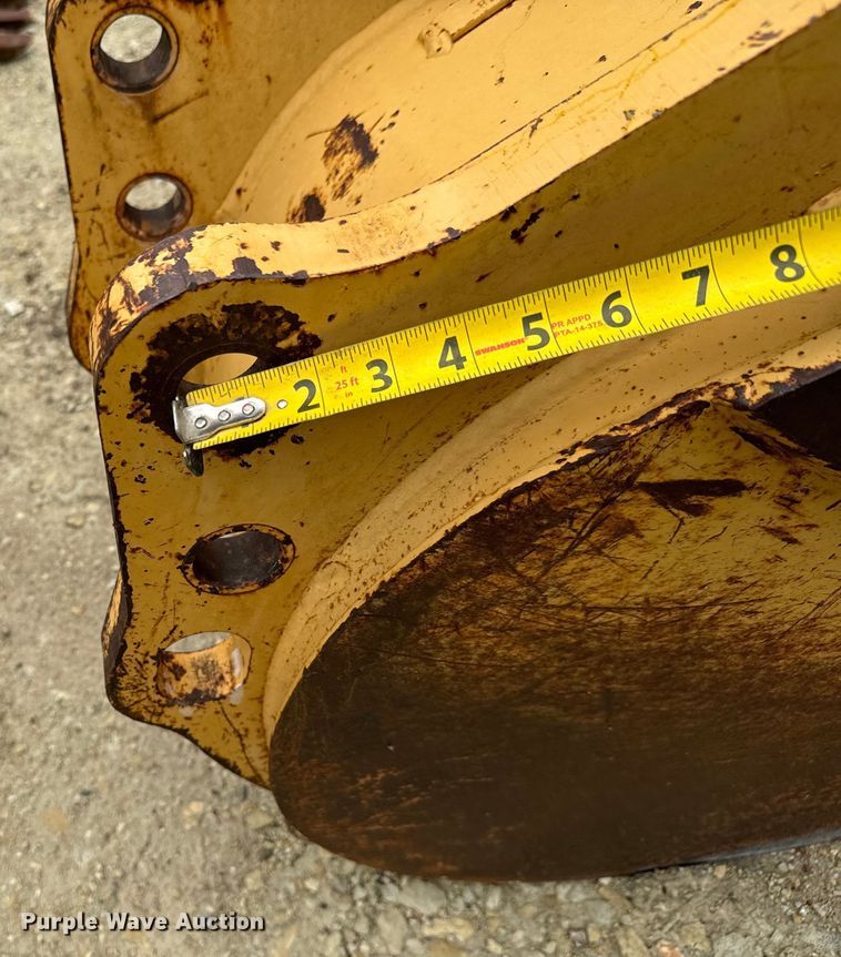 image for item MU9822 (4) backhoe buckets