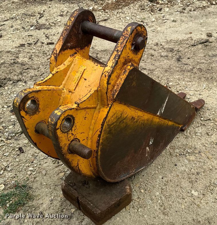 image for item MU9822 (4) backhoe buckets