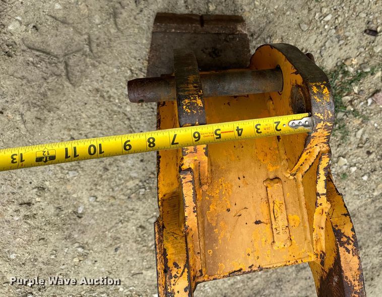 image for item MU9822 (4) backhoe buckets