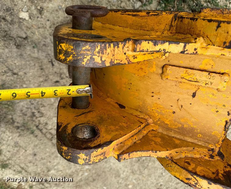 image for item MU9822 (4) backhoe buckets