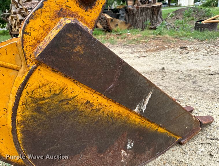 image for item MU9822 (4) backhoe buckets