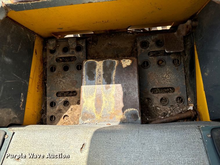 image for item MU9838 2010 Gehl 5640 Turbo E Series skid steer loader