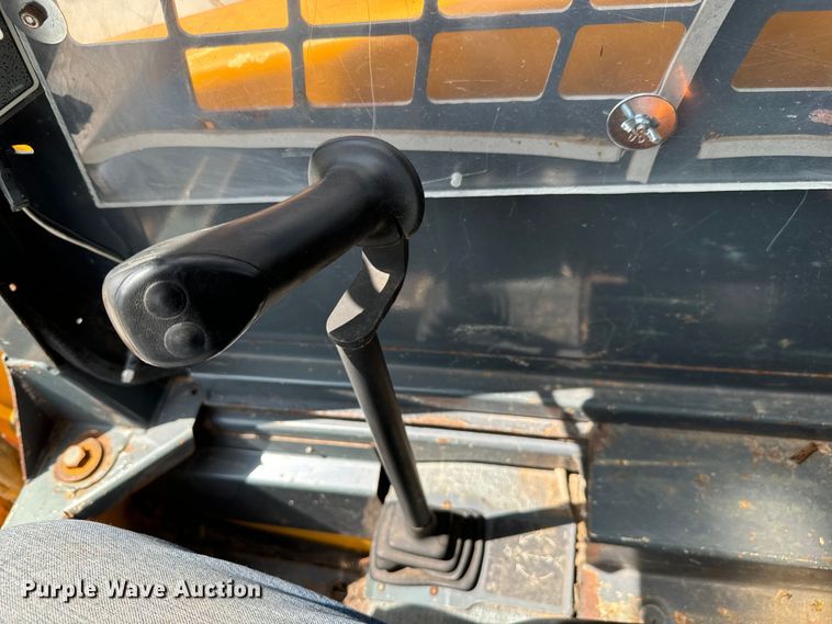 image for item MU9838 2010 Gehl 5640 Turbo E Series skid steer loader