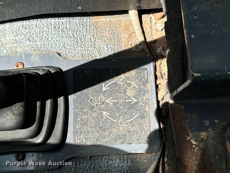 image for item MU9838 2010 Gehl 5640 Turbo E Series skid steer loader