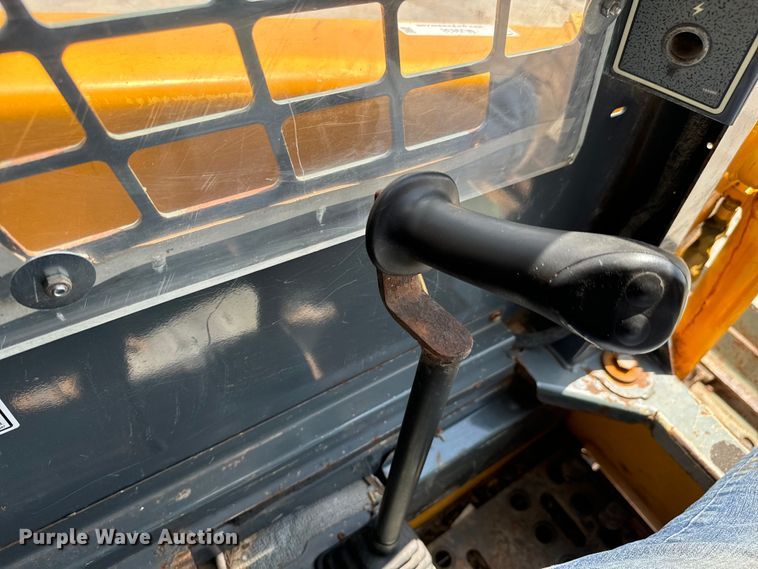 image for item MU9838 2010 Gehl 5640 Turbo E Series skid steer loader