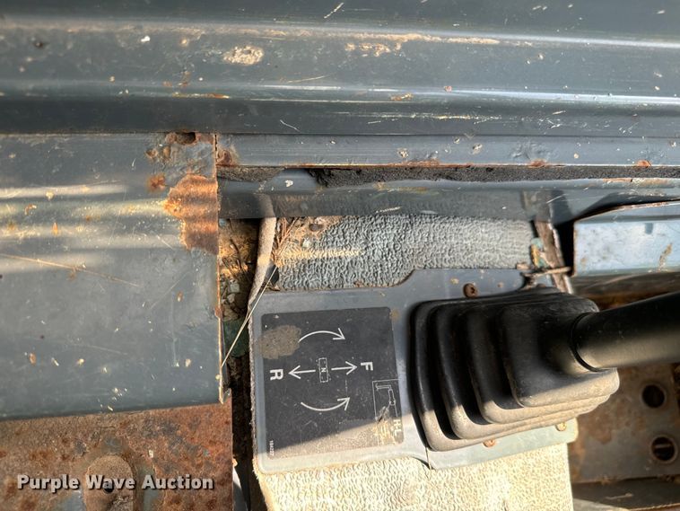 image for item MU9838 2010 Gehl 5640 Turbo E Series skid steer loader