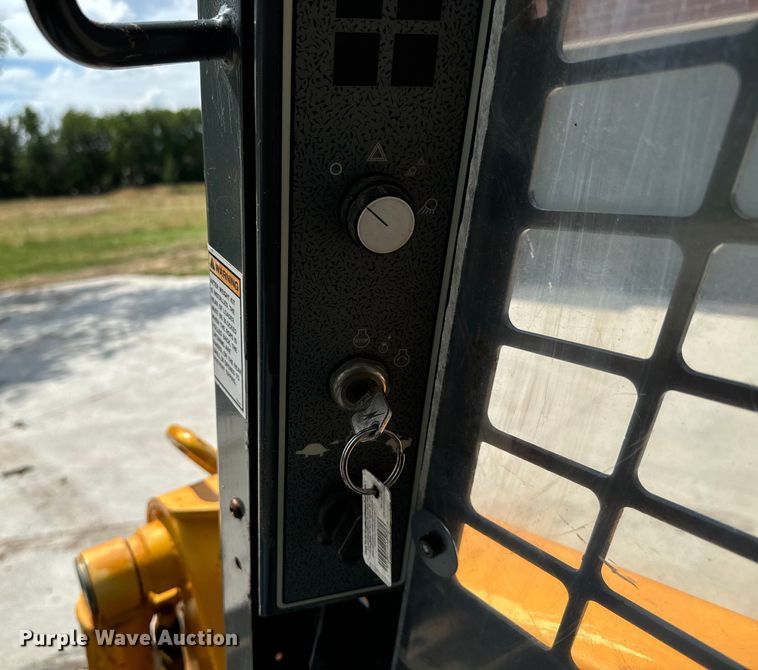 image for item MU9838 2010 Gehl 5640 Turbo E Series skid steer loader