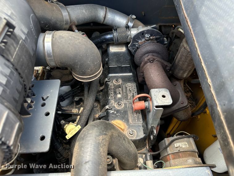 image for item MU9838 2010 Gehl 5640 Turbo E Series skid steer loader