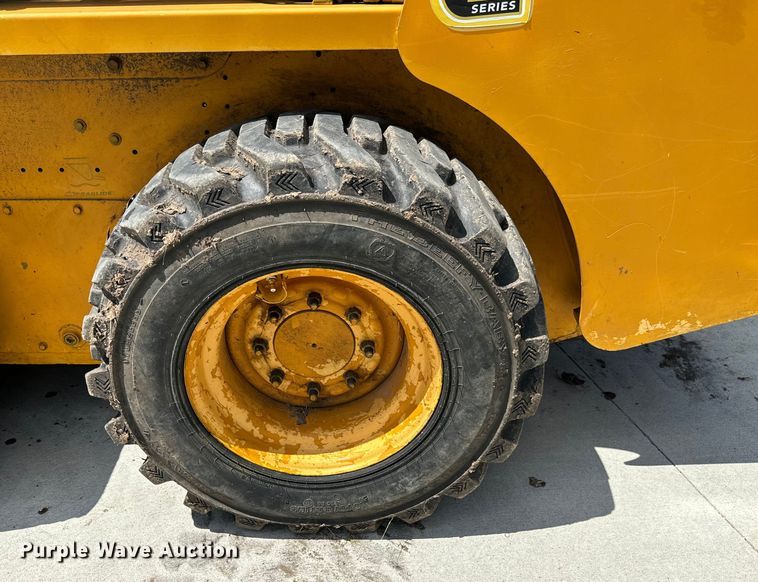 image for item MU9838 2010 Gehl 5640 Turbo E Series skid steer loader