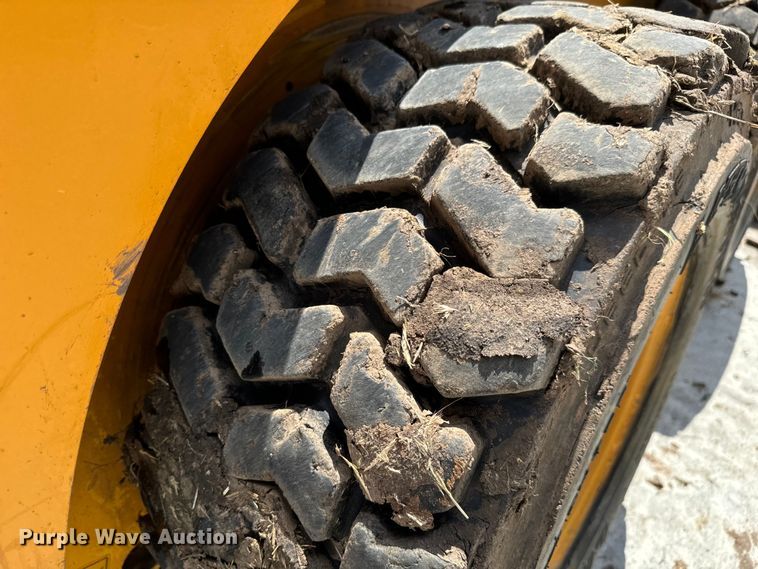 image for item MU9838 2010 Gehl 5640 Turbo E Series skid steer loader