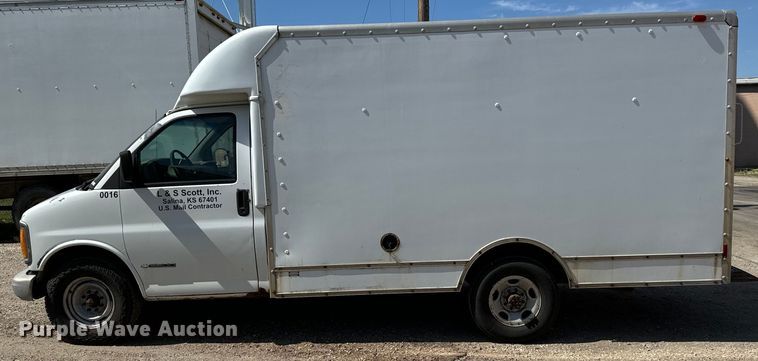 image for item MU9854 2000 Chevrolet  Express 3500 delivery truck