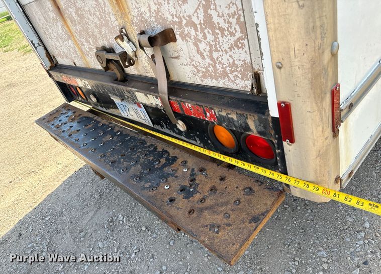 image for item MU9854 2000 Chevrolet  Express 3500 delivery truck