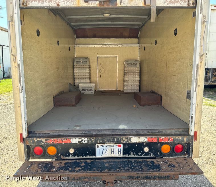 image for item MU9854 2000 Chevrolet  Express 3500 delivery truck