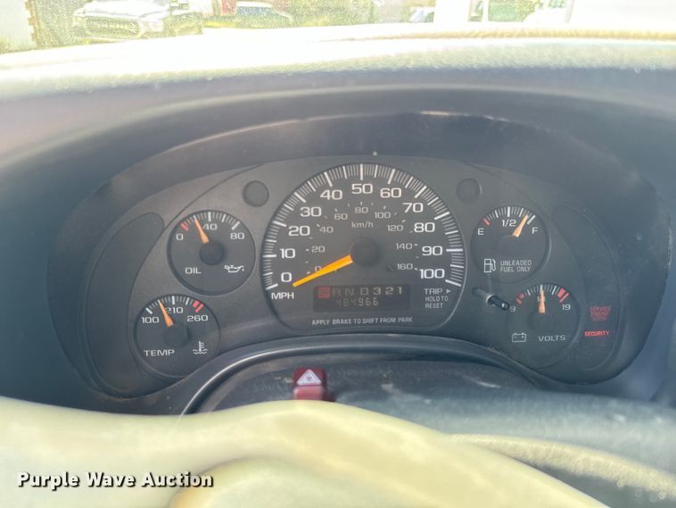 image for item MU9854 2000 Chevrolet  Express 3500 delivery truck