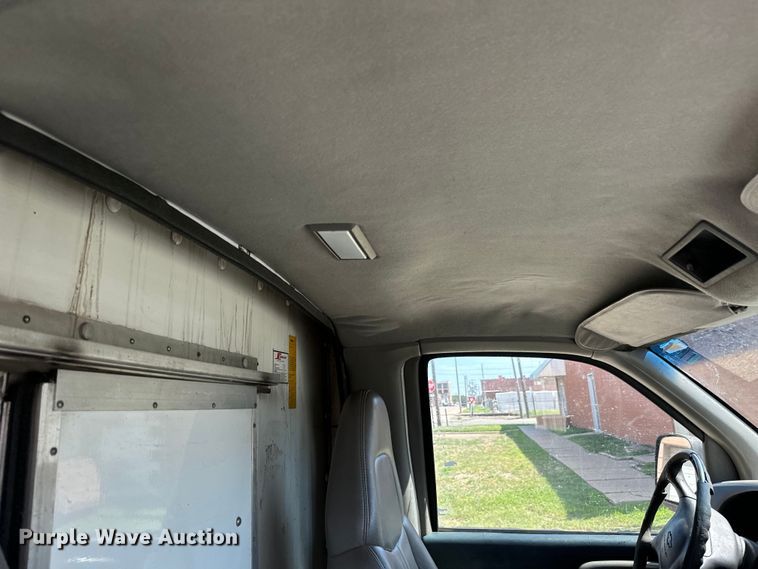 image for item MU9854 2000 Chevrolet  Express 3500 delivery truck