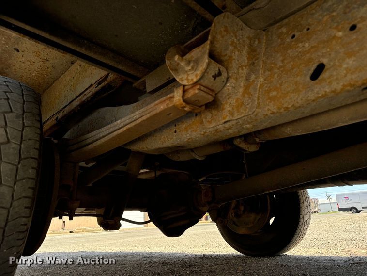 image for item MU9854 2000 Chevrolet  Express 3500 delivery truck