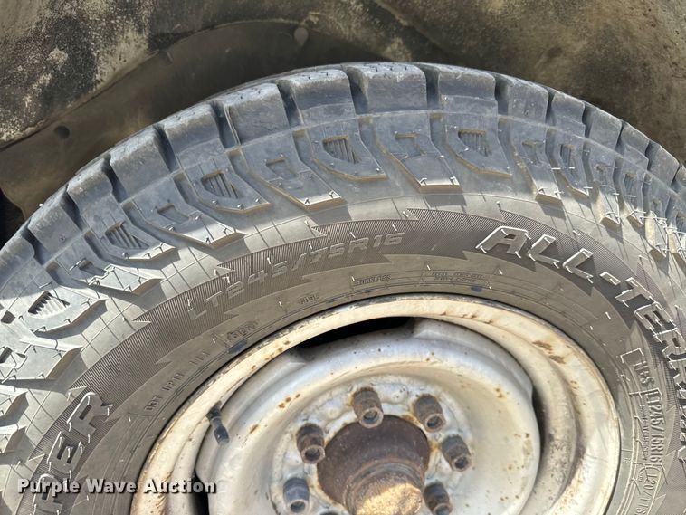 image for item MU9854 2000 Chevrolet  Express 3500 delivery truck