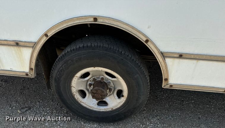 image for item MU9854 2000 Chevrolet  Express 3500 delivery truck