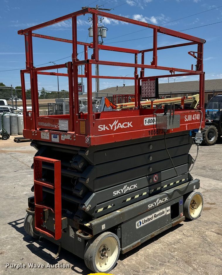image for item MU9872 2017 SkyJack  SJIII 4740 scissor lift