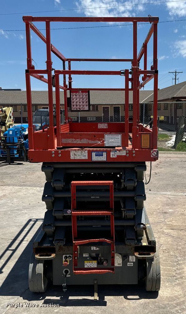 image for item MU9872 2017 SkyJack  SJIII 4740 scissor lift