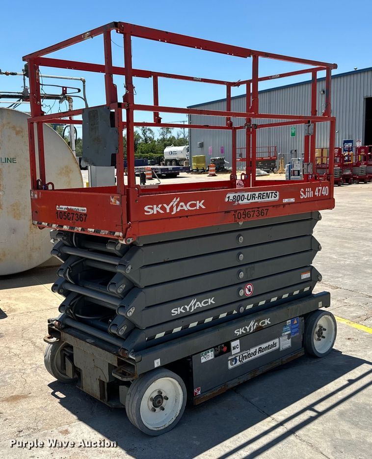 image for item MU9872 2017 SkyJack  SJIII 4740 scissor lift