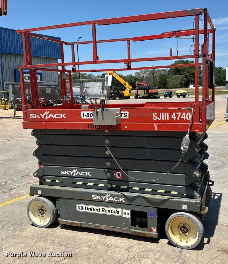 image for item MU9872 2017 SkyJack  SJIII 4740 scissor lift