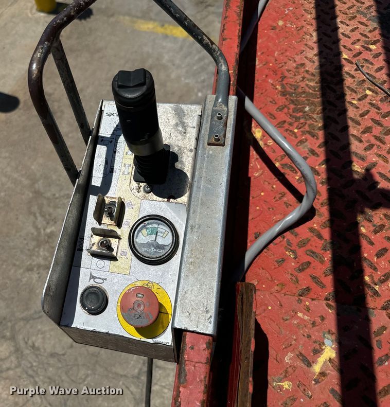 image for item MU9872 2017 SkyJack  SJIII 4740 scissor lift