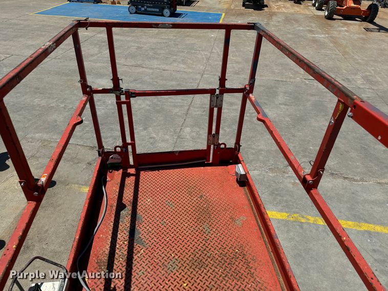 image for item MU9872 2017 SkyJack  SJIII 4740 scissor lift