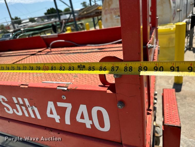 image for item MU9872 2017 SkyJack  SJIII 4740 scissor lift