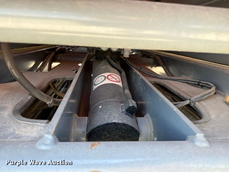 image for item MU9872 2017 SkyJack  SJIII 4740 scissor lift