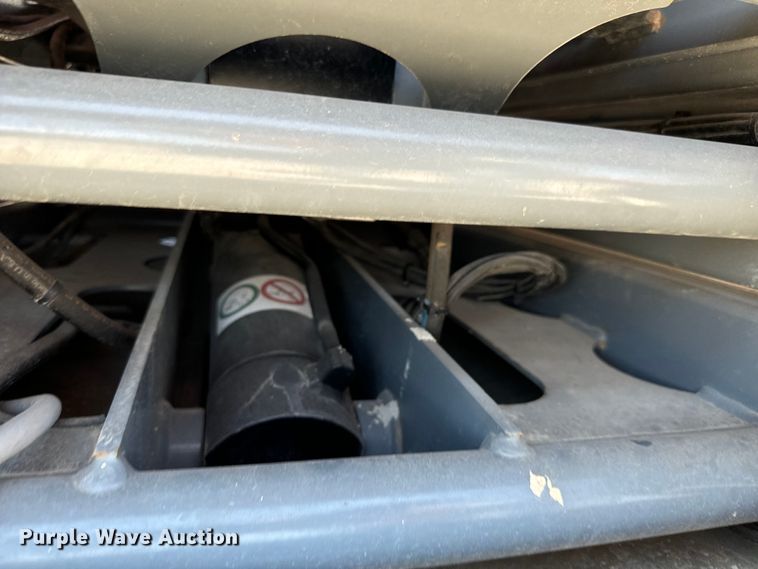 image for item MU9872 2017 SkyJack  SJIII 4740 scissor lift