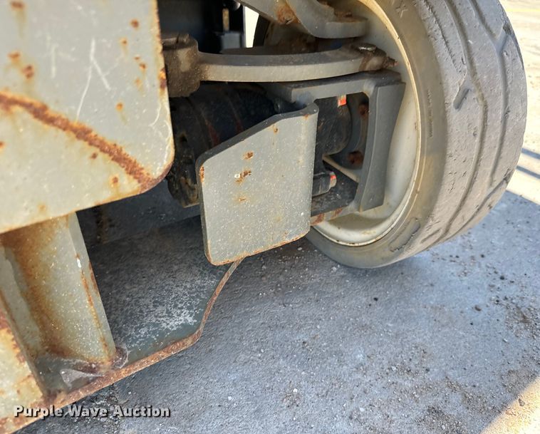 image for item MU9872 2017 SkyJack  SJIII 4740 scissor lift