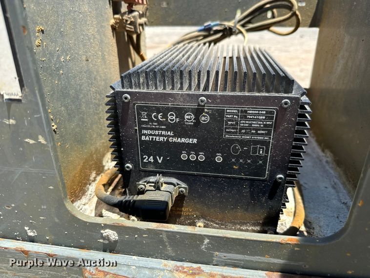 image for item MU9872 2017 SkyJack  SJIII 4740 scissor lift