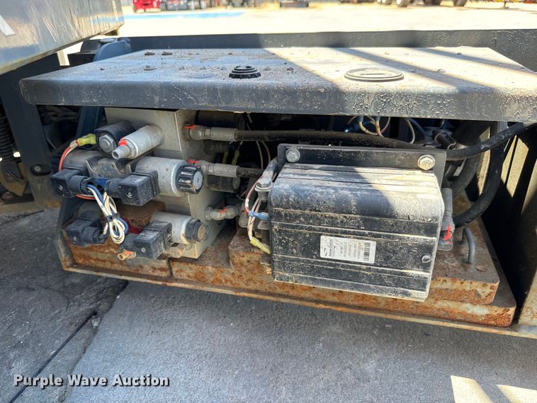 image for item MU9872 2017 SkyJack  SJIII 4740 scissor lift