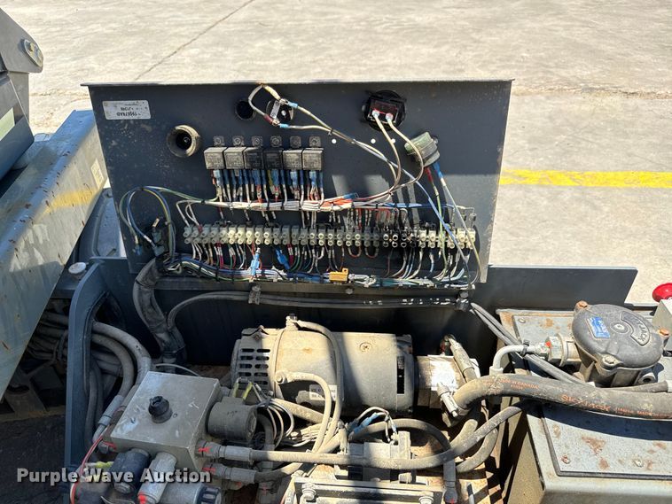 image for item MU9872 2017 SkyJack  SJIII 4740 scissor lift