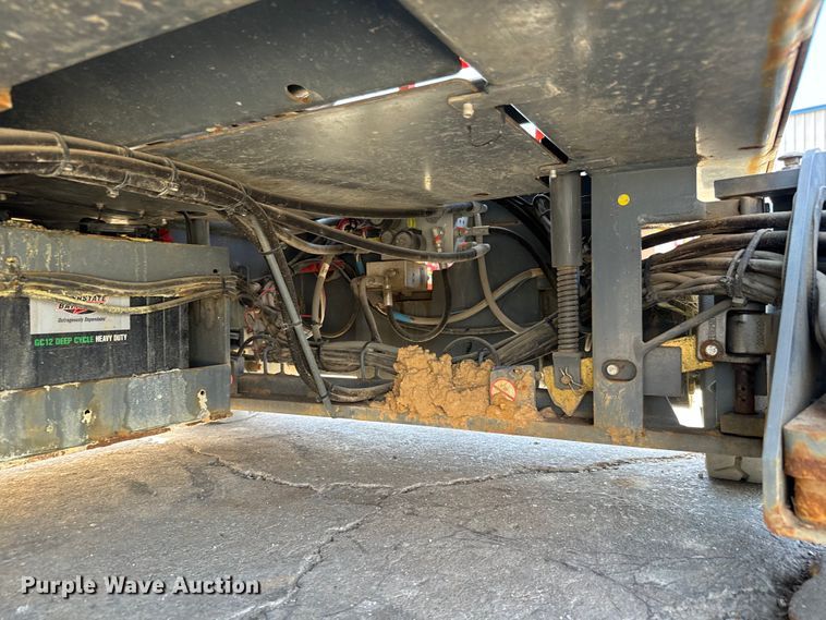 image for item MU9872 2017 SkyJack  SJIII 4740 scissor lift