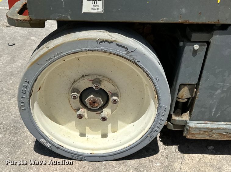 image for item MU9872 2017 SkyJack  SJIII 4740 scissor lift