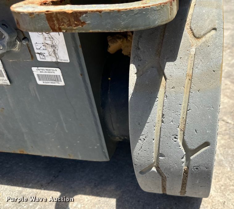 image for item MU9872 2017 SkyJack  SJIII 4740 scissor lift