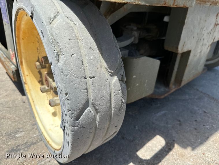 image for item MU9872 2017 SkyJack  SJIII 4740 scissor lift