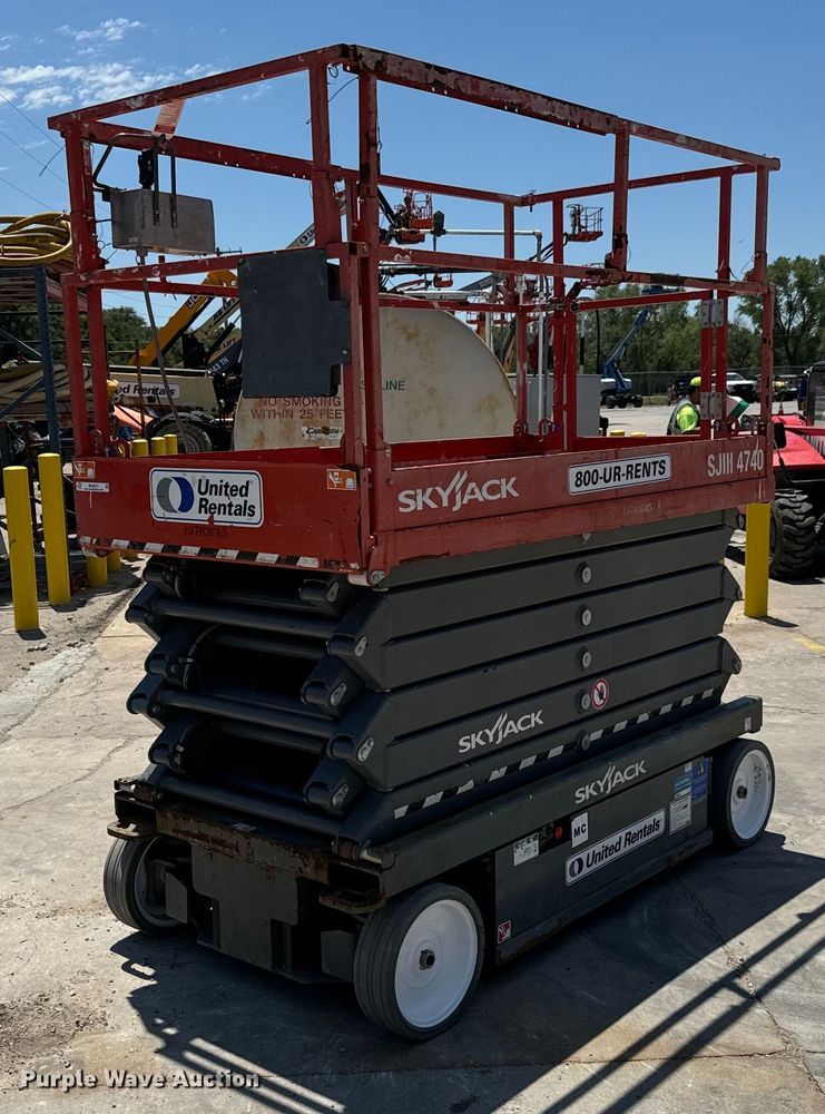 image for item MU9873 2018 SkyJack  SJIII 4740 scissor lift